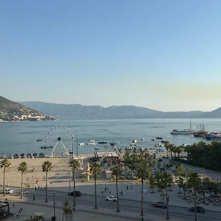 2 Bdr With Stunning Sea View In The Promenade *